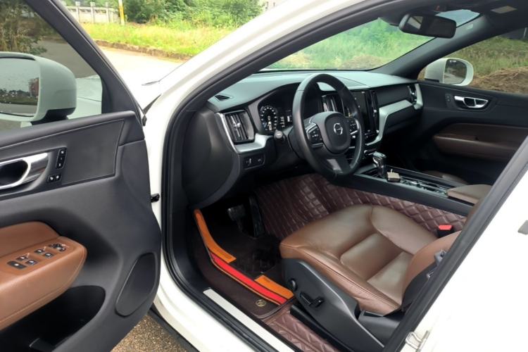 Used Volvo XC60 2021 T5 4x4 Smart Luxury Edition Driver Seat