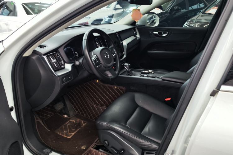 Used Volvo XC60 2021 T5 4x4 Smart Luxury Edition Driver Seat