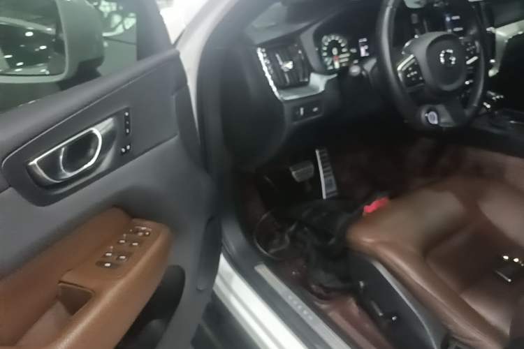 Used Volvo XC60 2021 T5 4x4 Smart Luxury Edition Driver Seat