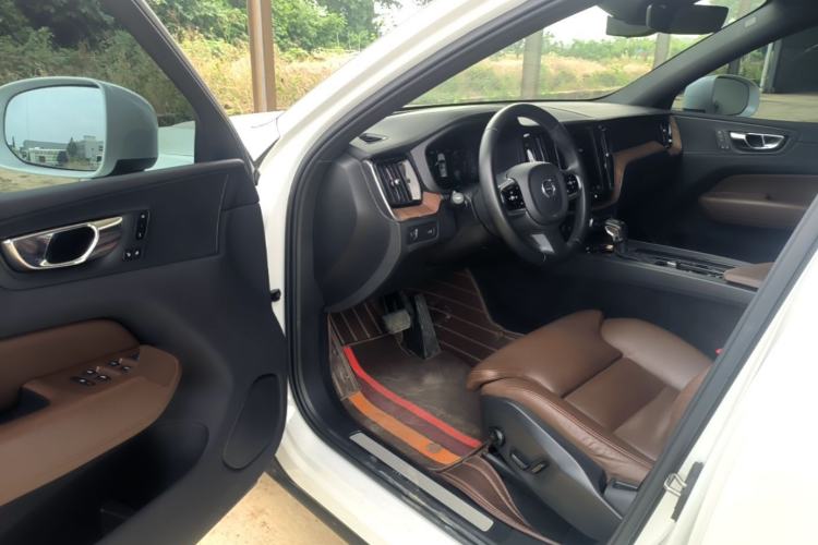 Used Volvo XC60 2021 T5 4x4 Smart Luxury Edition Driver Seat