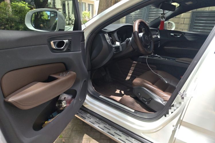 Used Volvo XC60 2021 T5 4x4 Smart Luxury Edition Driver Seat