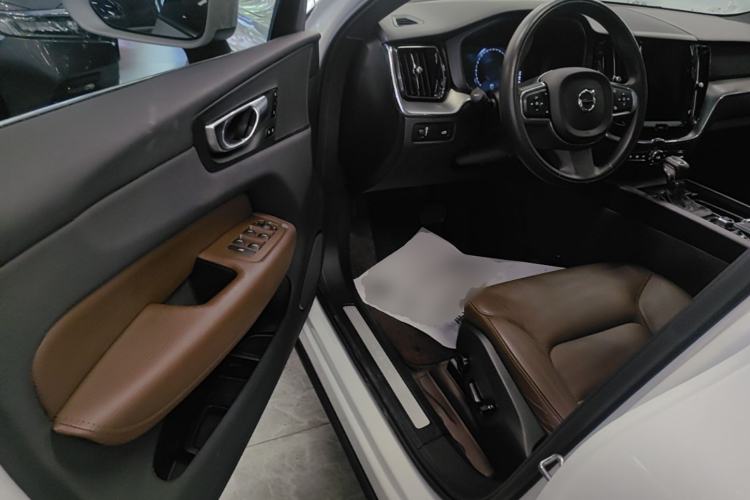 Used Volvo XC60 2021 T5 4x4 Smart Luxury Edition Driver Seat