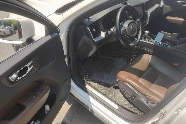 Used Volvo XC60 2021 T5 4x4 Smart Luxury Edition Driver Seat