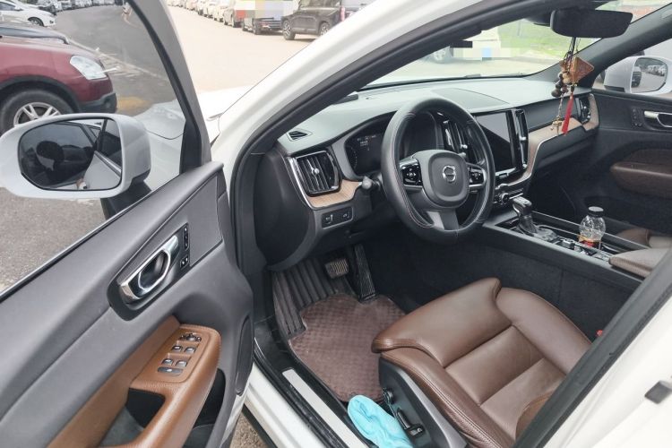 Used Volvo XC60 2021 T5 4x4 Smart Luxury Edition Driver Seat