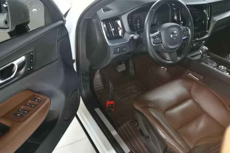 Used Volvo XC60 2021 T5 4x4 Smart Luxury Edition Driver Seat