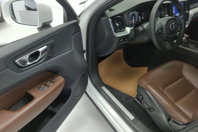 Used Volvo XC60 2021 T5 4x4 Smart Luxury Edition Driver Seat