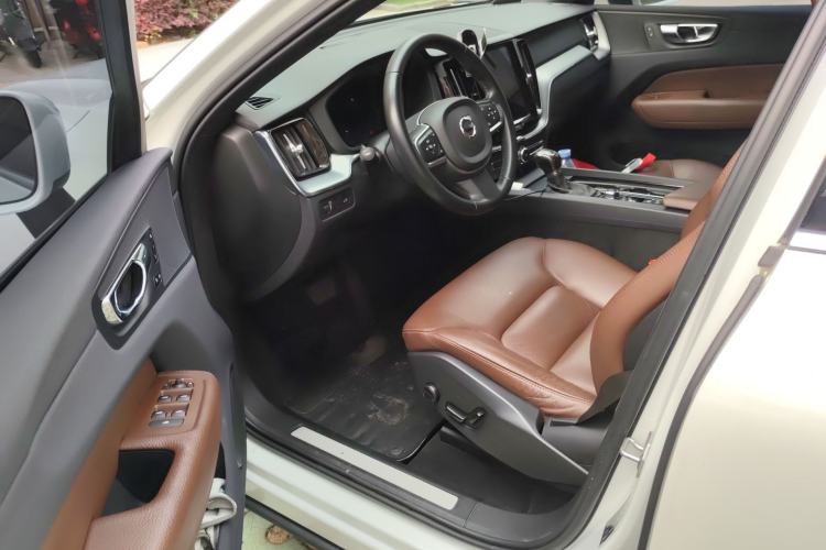 Used Volvo XC60 2021 T5 4x4 Smart Luxury Edition Driver Seat