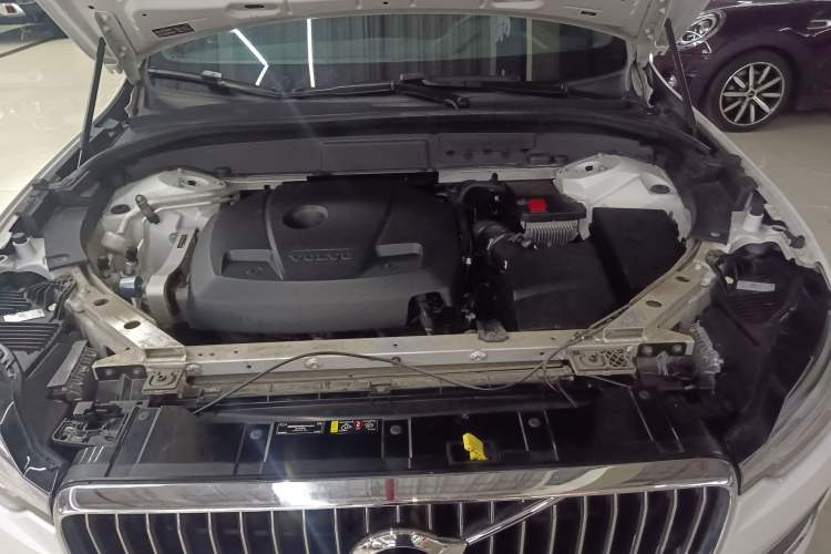 Used Volvo XC60 2021 T5 4x4 Smart Luxury Edition Engine Bay