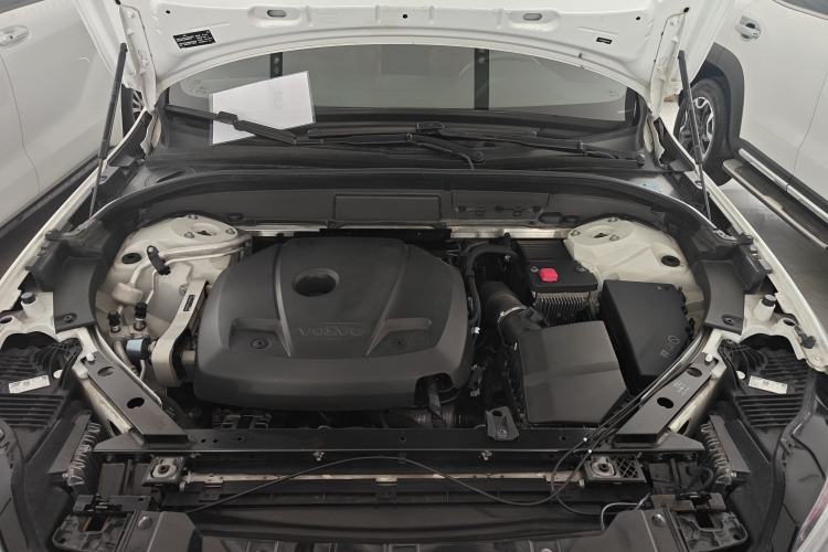 Used Volvo XC60 2021 T5 4x4 Smart Luxury Edition Engine Bay