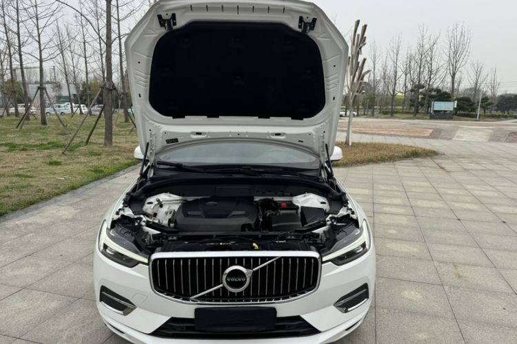 Used Volvo XC60 2021 T5 4x4 Smart Luxury Edition Engine Bay