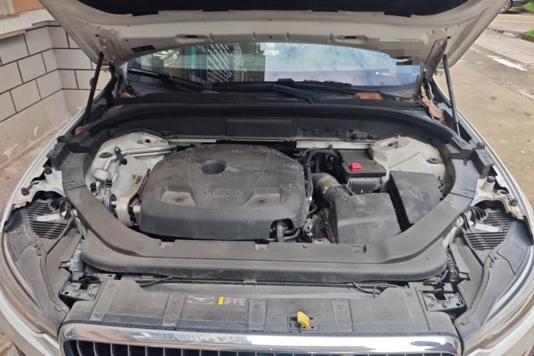 Used Volvo XC60 2021 T5 4x4 Smart Luxury Edition Engine Bay