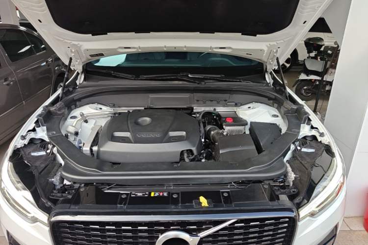 Used Volvo XC60 2021 T5 4x4 Smart & Advanced Sport Edition Engine Bay