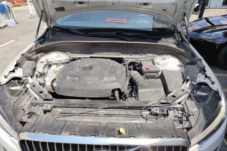 Used Volvo XC60 2021 T5 4x4 Smart Luxury Edition Engine Bay