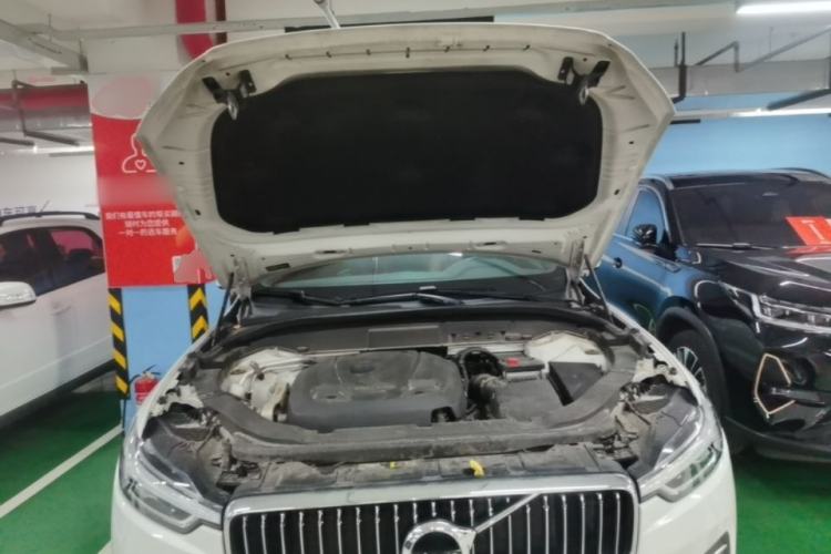 Used Volvo XC60 2021 T5 4x4 Smart Luxury Edition Engine Bay