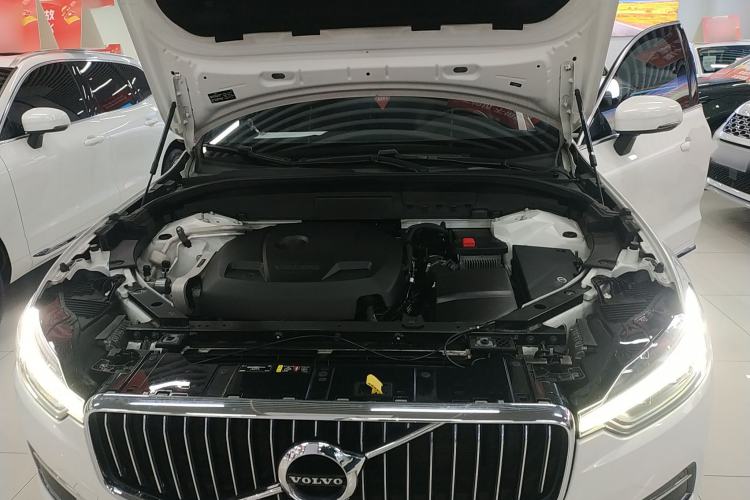 Used Volvo XC60 2021 T5 4x4 Smart Luxury Edition Engine Bay