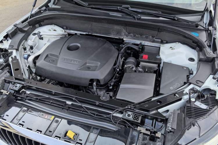 Used Volvo XC60 2021 T5 4x4 Smart Luxury Edition Engine Bay