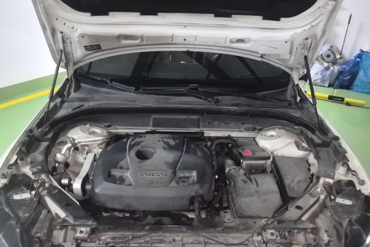 Used Volvo XC60 2021 T5 4x4 Smart Luxury Edition Engine Bay