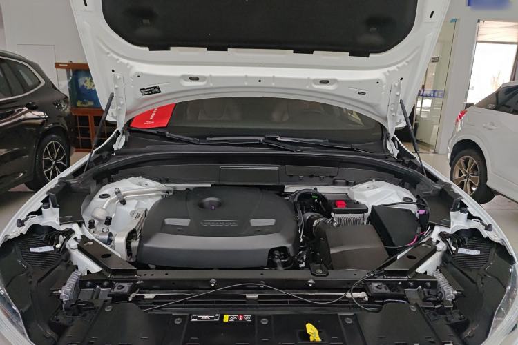 Used Volvo XC60 2021 T5 4x4 Smart Luxury Edition Engine Bay