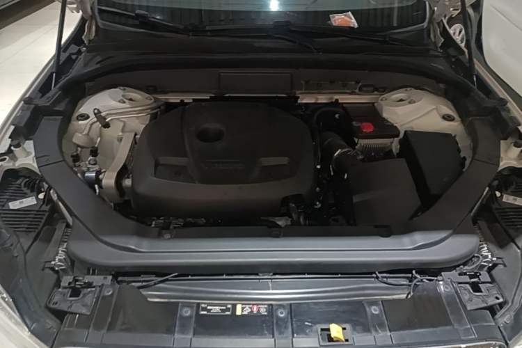 Used Volvo XC60 2021 T5 4x4 Smart Luxury Edition Engine Bay