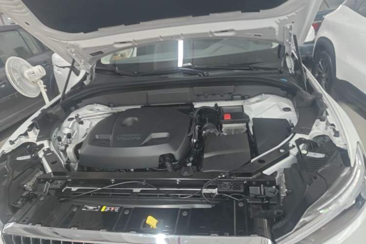 Used Volvo XC60 2021 T5 4x4 Smart Luxury Edition Engine Bay
