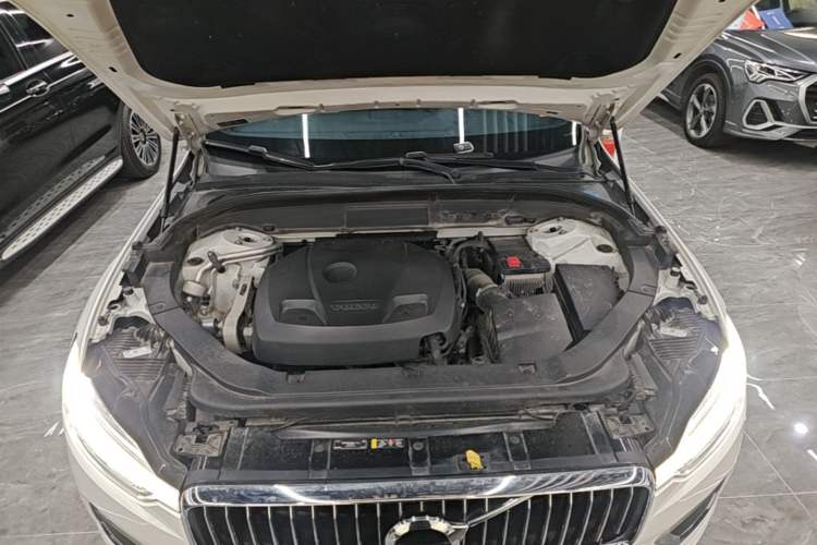Used Volvo XC60 2021 T5 4x4 Smart Luxury Edition Engine Bay