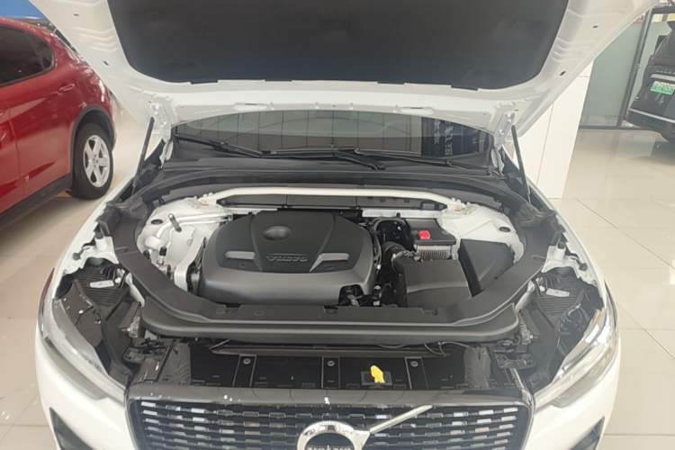 Used Volvo XC60 2021 T5 4x4 Smart & Advanced Sport Edition Engine Bay