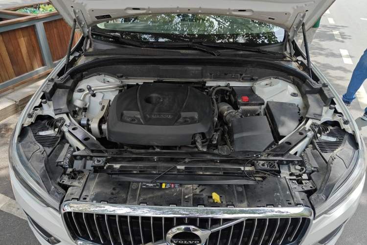 Used Volvo XC60 2021 T5 4x4 Smart Luxury Edition Engine Bay