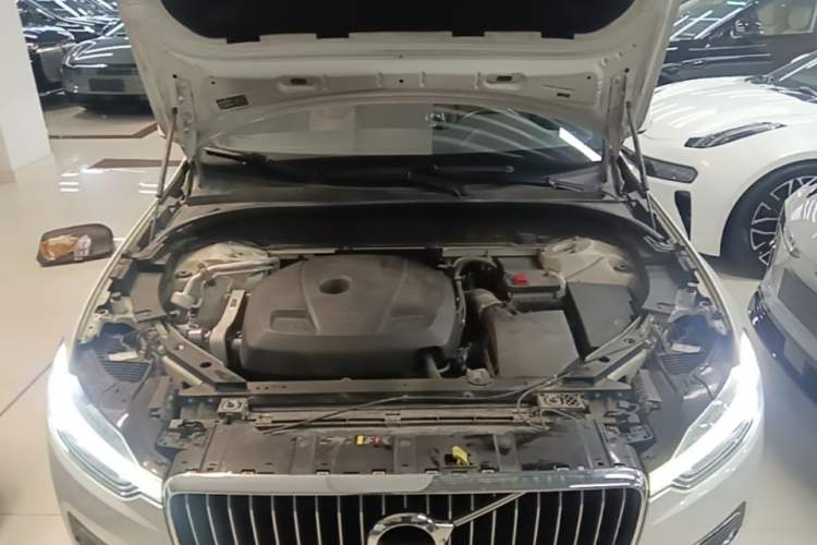 Used Volvo XC60 2021 T5 4x4 Smart Luxury Edition Engine Bay