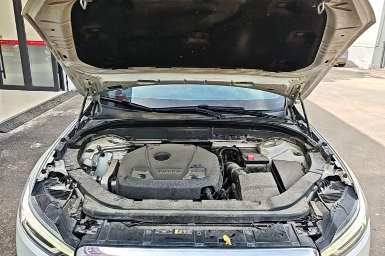 Used Volvo XC60 2021 T5 4x4 Smart Luxury Edition Engine Bay