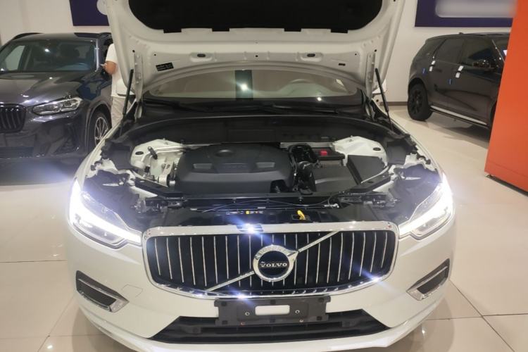 Used Volvo XC60 2021 T5 4x4 Smart Luxury Edition Engine Bay
