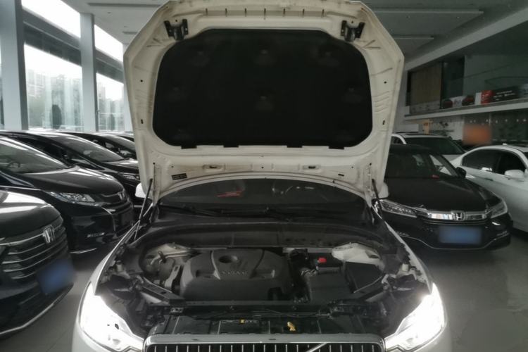 Used Volvo XC60 2021 T5 4x4 Smart Luxury Edition Engine Bay