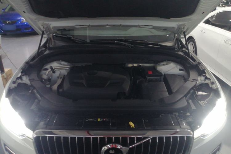 Used Volvo XC60 2021 T5 4x4 Smart Luxury Edition Engine Bay