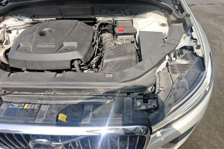 Used Volvo XC60 2021 T5 4x4 Smart Luxury Edition Engine Bay Left