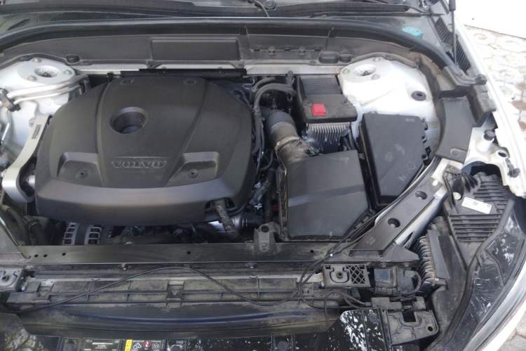 Used Volvo XC60 2021 T5 4x4 Smart Luxury Edition Engine Bay Left