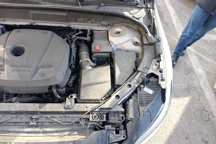 Used Volvo XC60 2021 T5 4x4 Smart Luxury Edition Engine Bay Left