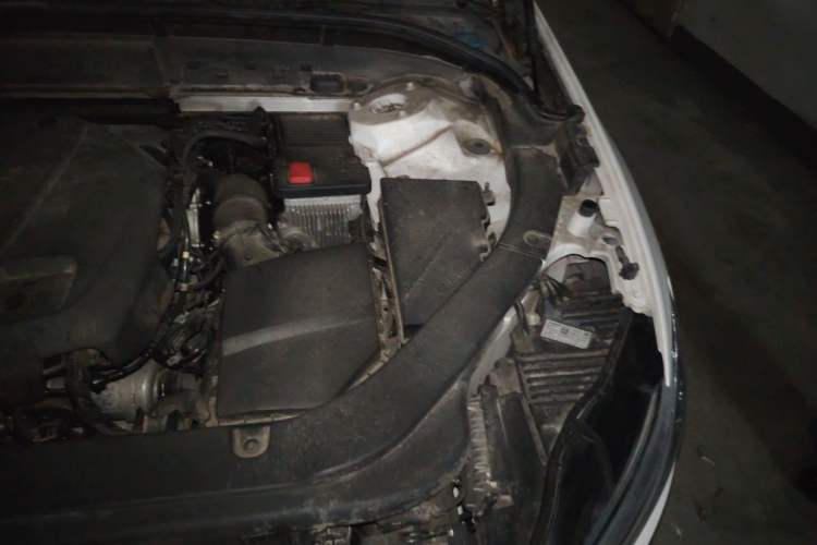 Used Volvo XC60 2021 T5 4x4 Smart Luxury Edition Engine Bay Left