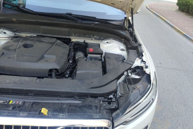 Used Volvo XC60 2021 T5 4x4 Smart Luxury Edition Engine Bay Left