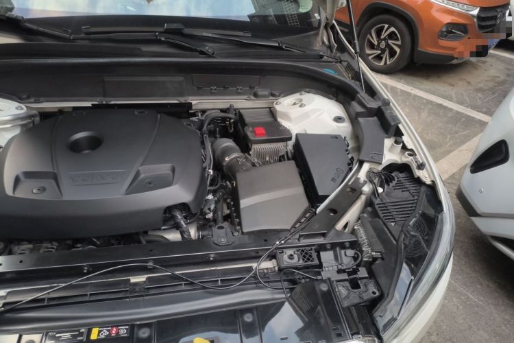 Used Volvo XC60 2021 T5 4x4 Smart Luxury Edition Engine Bay Left