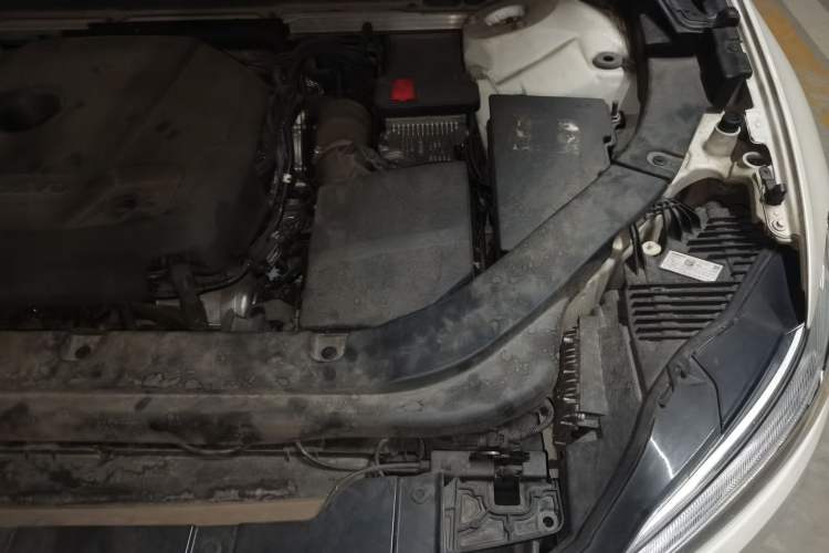 Used Volvo XC60 2021 T5 4x4 Smart Luxury Edition Engine Bay Left