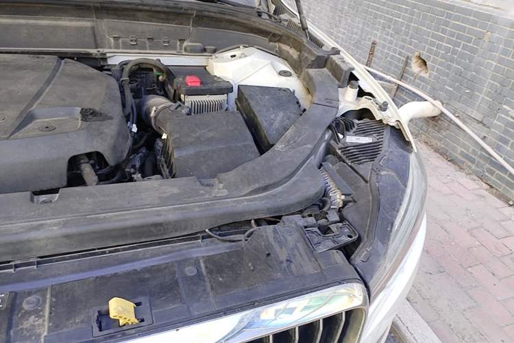 Used Volvo XC60 2021 T5 4x4 Smart Luxury Edition Engine Bay Left
