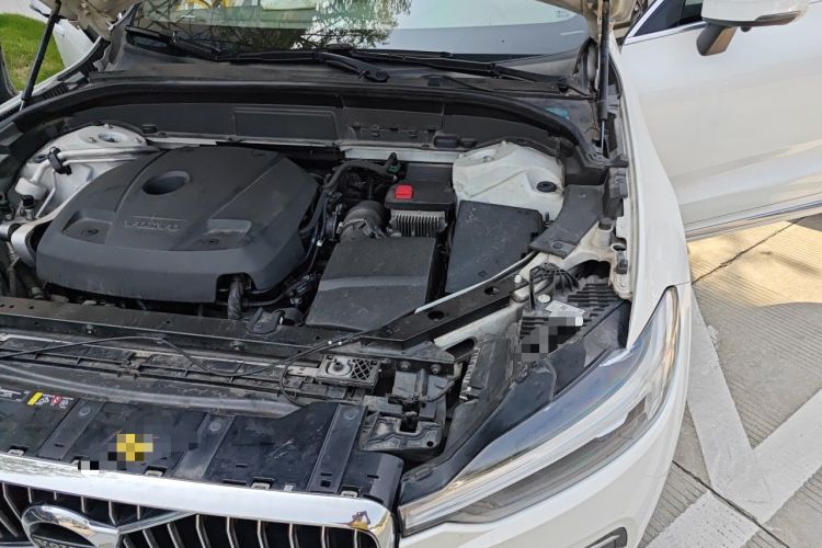 Used Volvo XC60 2021 T5 4x4 Smart Luxury Edition Engine Bay Left