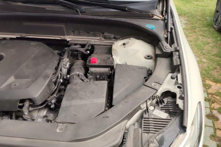 Used Volvo XC60 2021 T5 4x4 Smart Luxury Edition Engine Bay Left