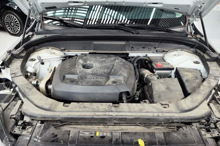 Used Volvo XC60 2021 T5 4x4 Smart Luxury Edition Engine Bay