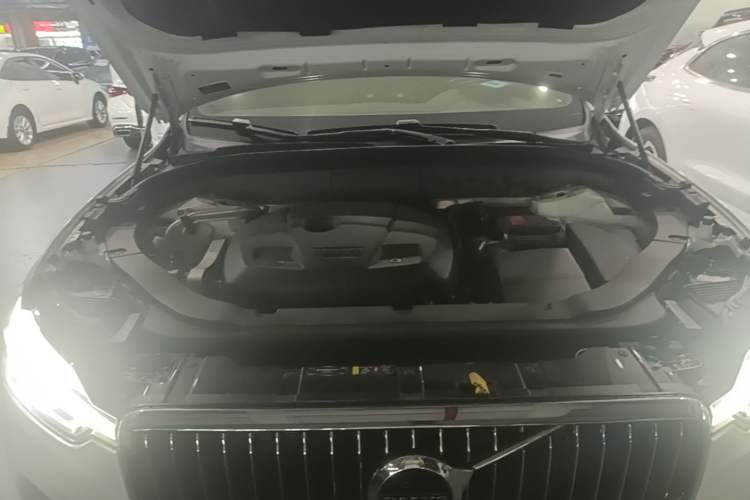 Used Volvo XC60 2021 T5 4x4 Smart Luxury Edition Engine Bay
