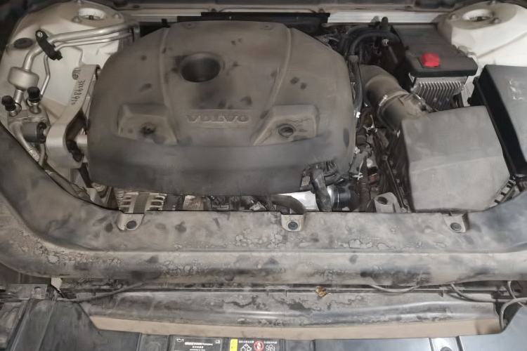 Used Volvo XC60 2021 T5 4x4 Smart Luxury Edition Engine Bay