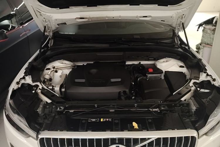 Used Volvo XC60 2021 T5 4x4 Smart Luxury Edition Engine Bay