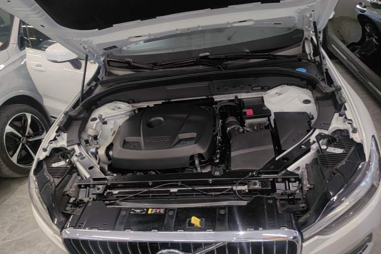Used Volvo XC60 2021 T5 4x4 Smart Luxury Edition Engine Bay