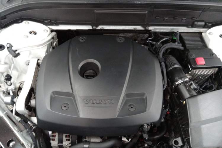 Used Volvo XC60 2021 T5 4x4 Smart Luxury Edition Engine Bay