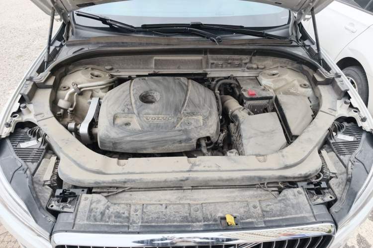 Used Volvo XC60 2021 T5 4x4 Smart Luxury Edition Engine Bay