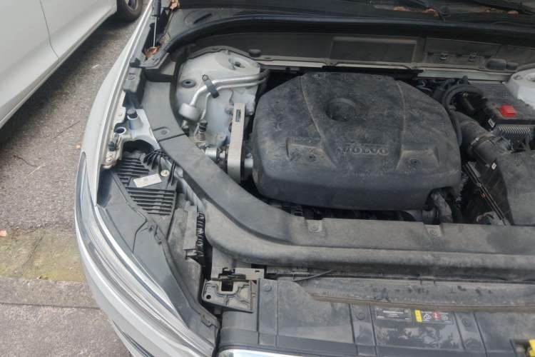 Used Volvo XC60 2021 T5 4x4 Smart Luxury Edition Engine Bay Right